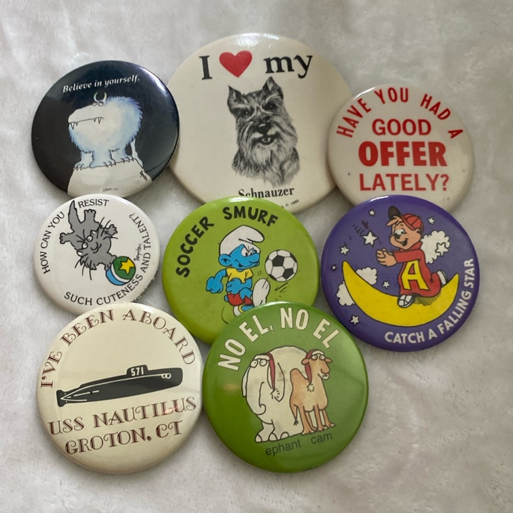 Vintage brooches bundle